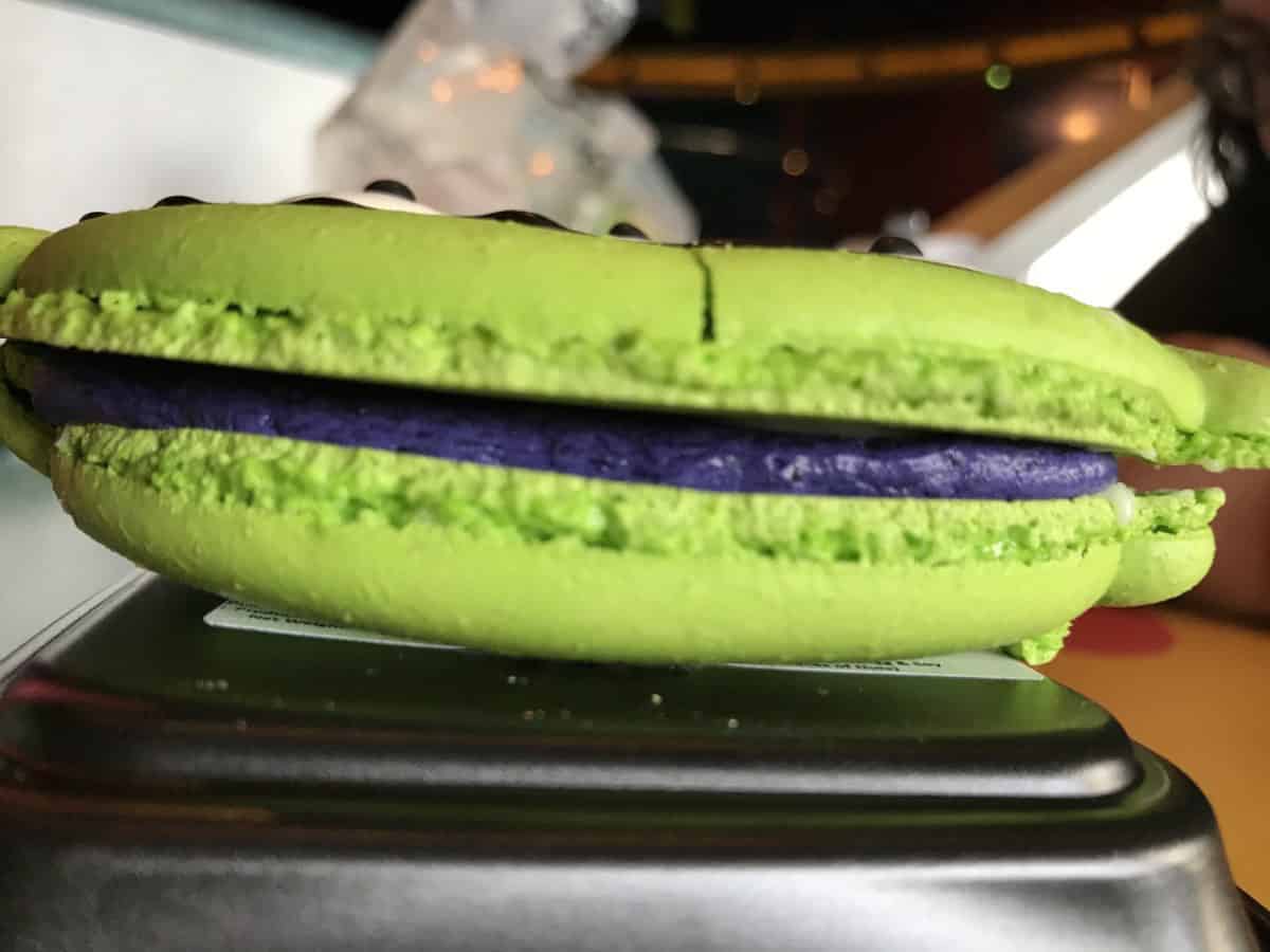 pixarfest macaron, aline macaron, dessert, disney dessert, disney dining, pixarfest dessert
