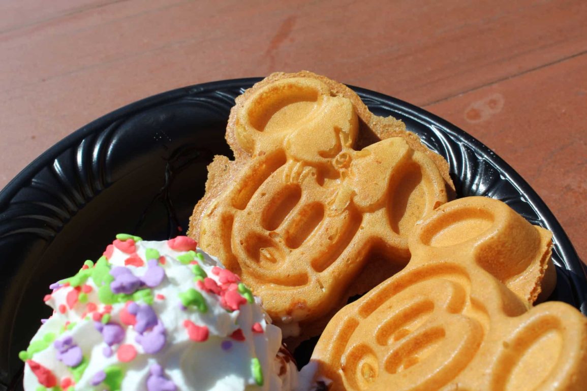 REVIEW New Mickey and Minnie Waffle Sundae at Sleepy Hollow in the