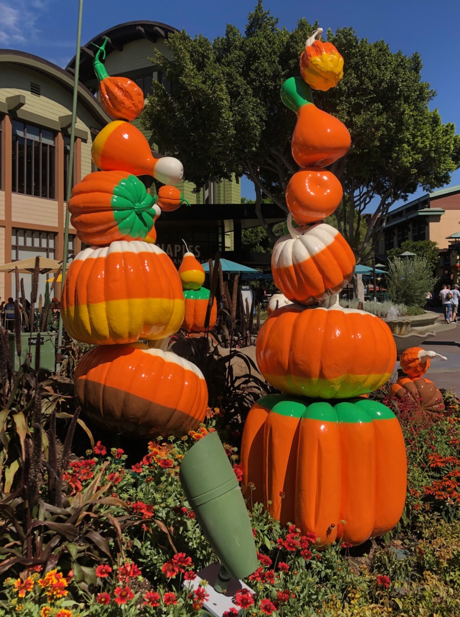 PHOTO REPORT: Downtown Disney 9/15/19 (Halloween Pumpkins, Oogie Boogie ...