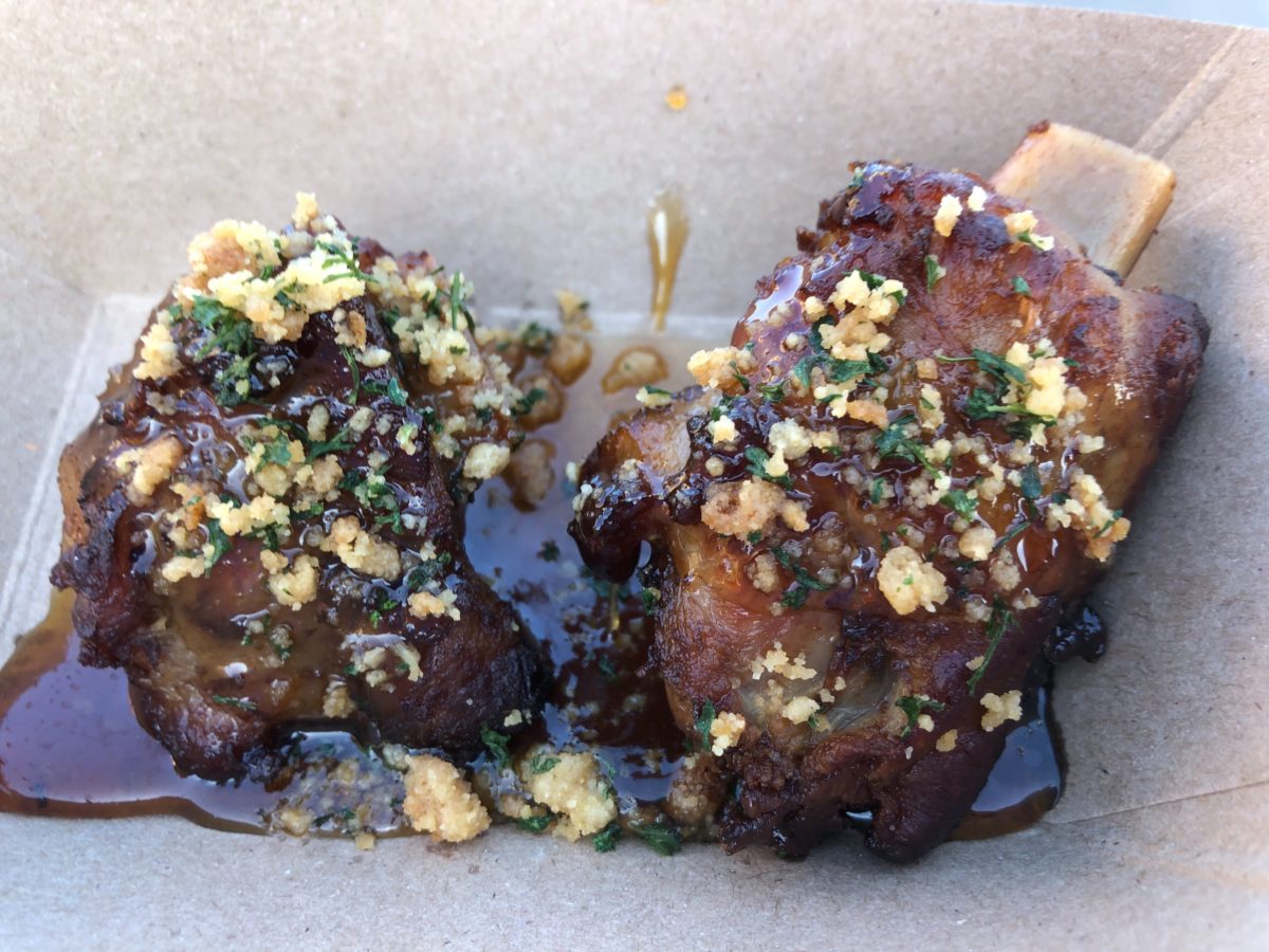REVIEW: Glazed Ham Shanks at Favorite Things Marketplace for Disney California Adventure Festival of Holidays 2019 9 FavoriteThingsFood2019 3