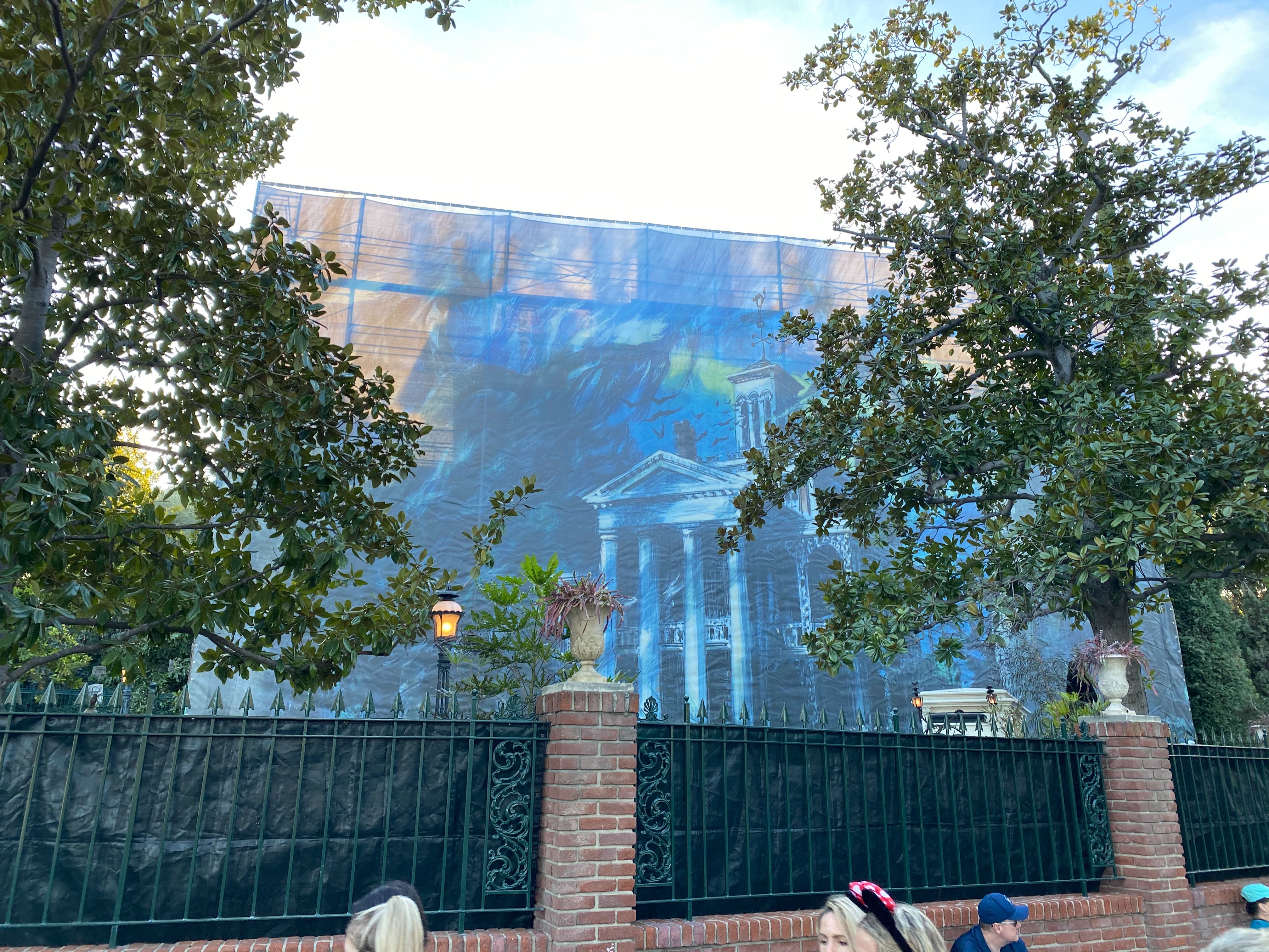 WDWNT Daily Recap (3/17/21): Disneyland to Reopen April 30, New Magic for Haunted Mansion, Sneak Peek at Spaceship Earth Lighting, Kevin Mayer Speaks Out on Being Passed Over for CEO, and More 6 haunted mansion construction scrims disneyland 3