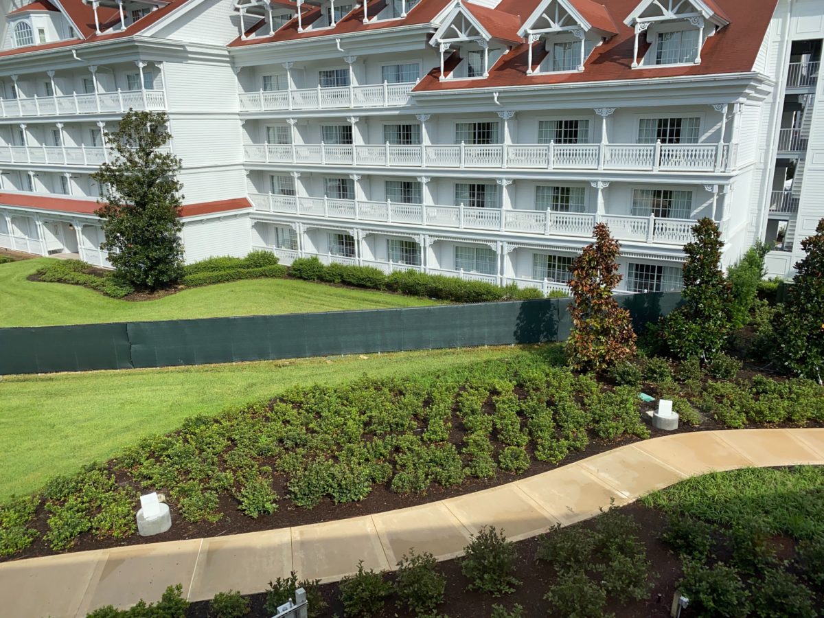 grand-floridian-magic-kingdom-walkway-33