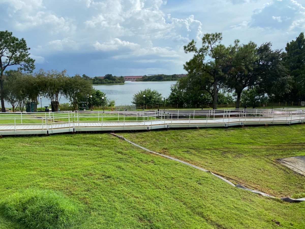 grand-floridian-magic-kingdom-walkway-6