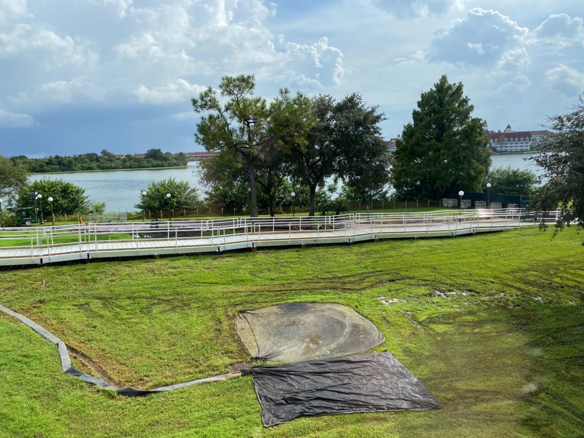 grand-floridian-magic-kingdom-walkway-8