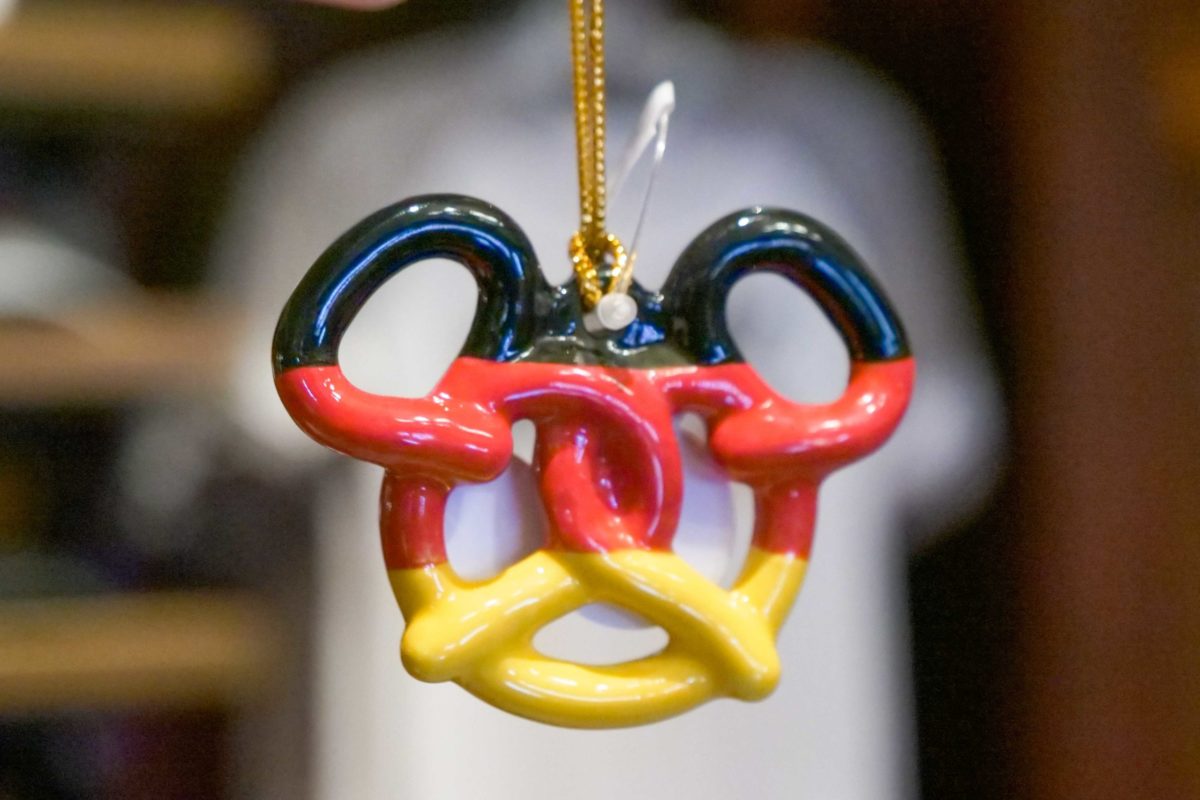 germany-pretzel-ornament-1