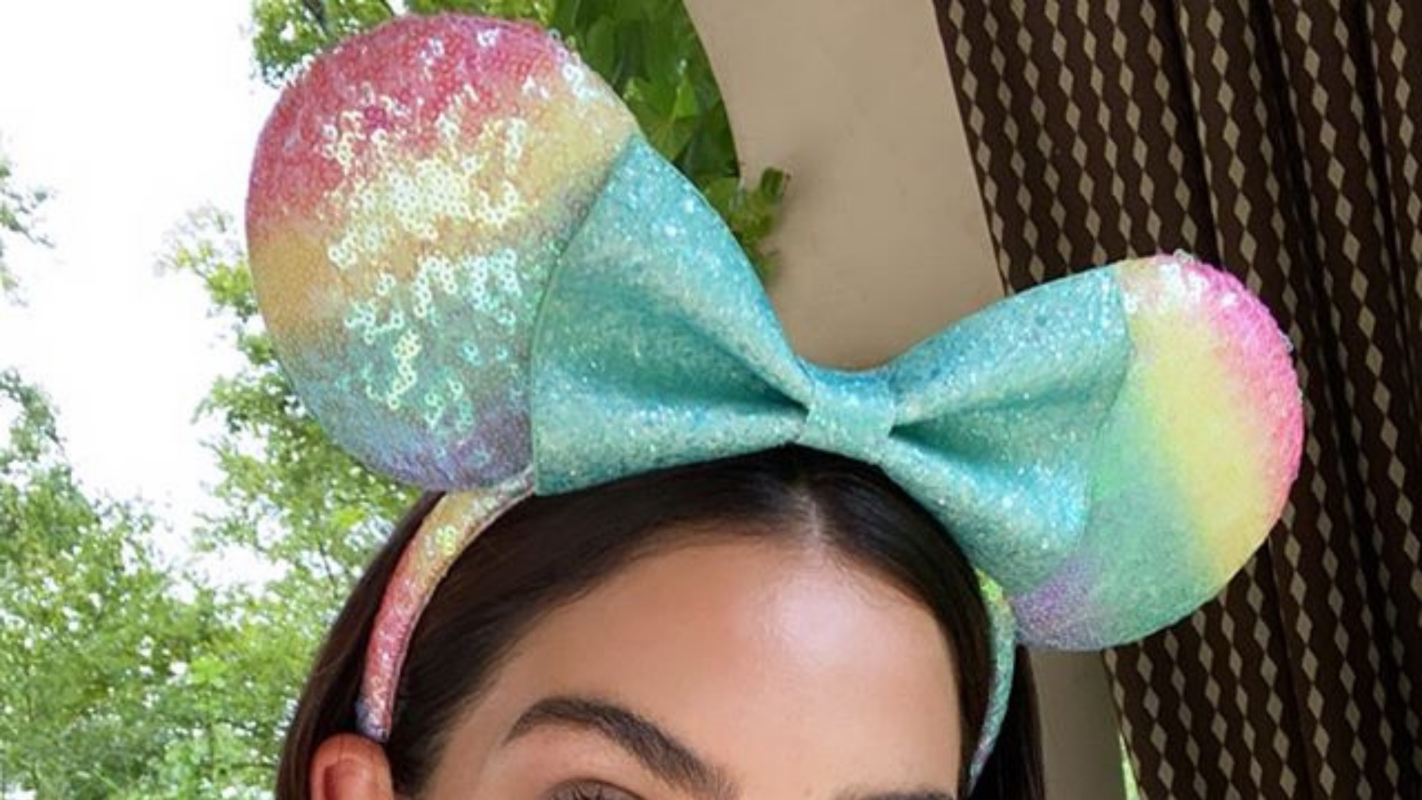lily-aldridge-ears-1575540
