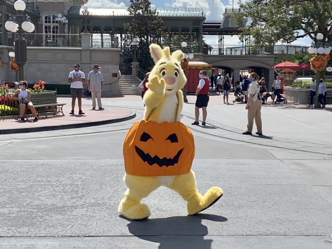 rabbit-pumpkin-pants-winnie-the-pooh-and-friends-magic-kingdom-10152020-7428674