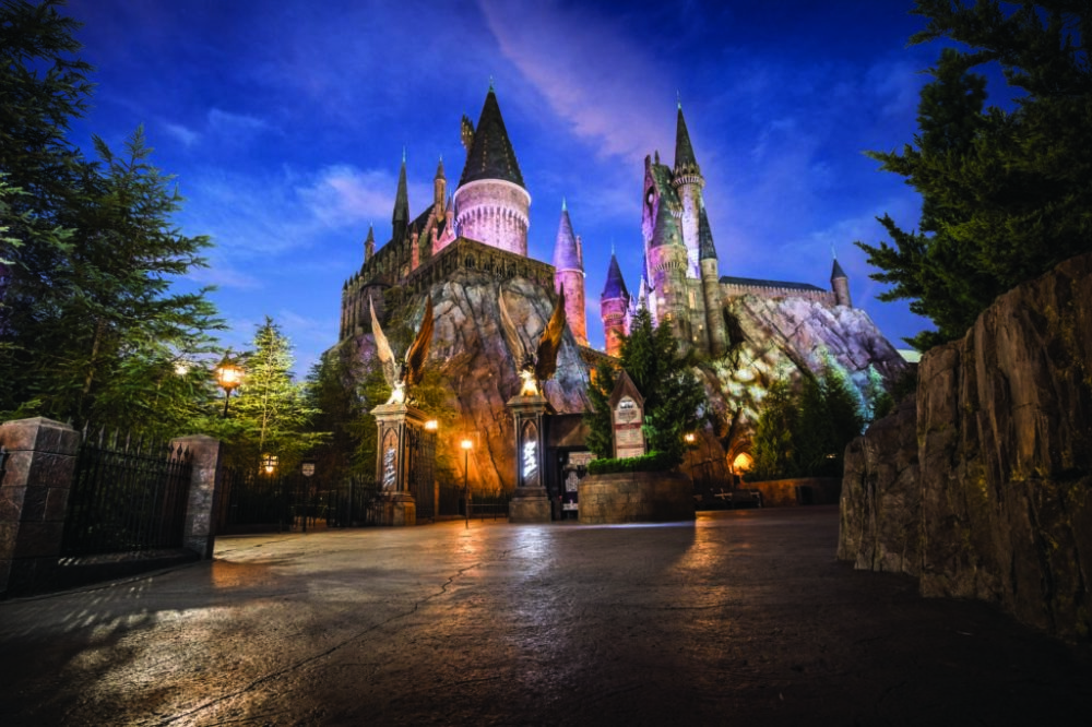07_hogwarts-castle-at-night-1024x682