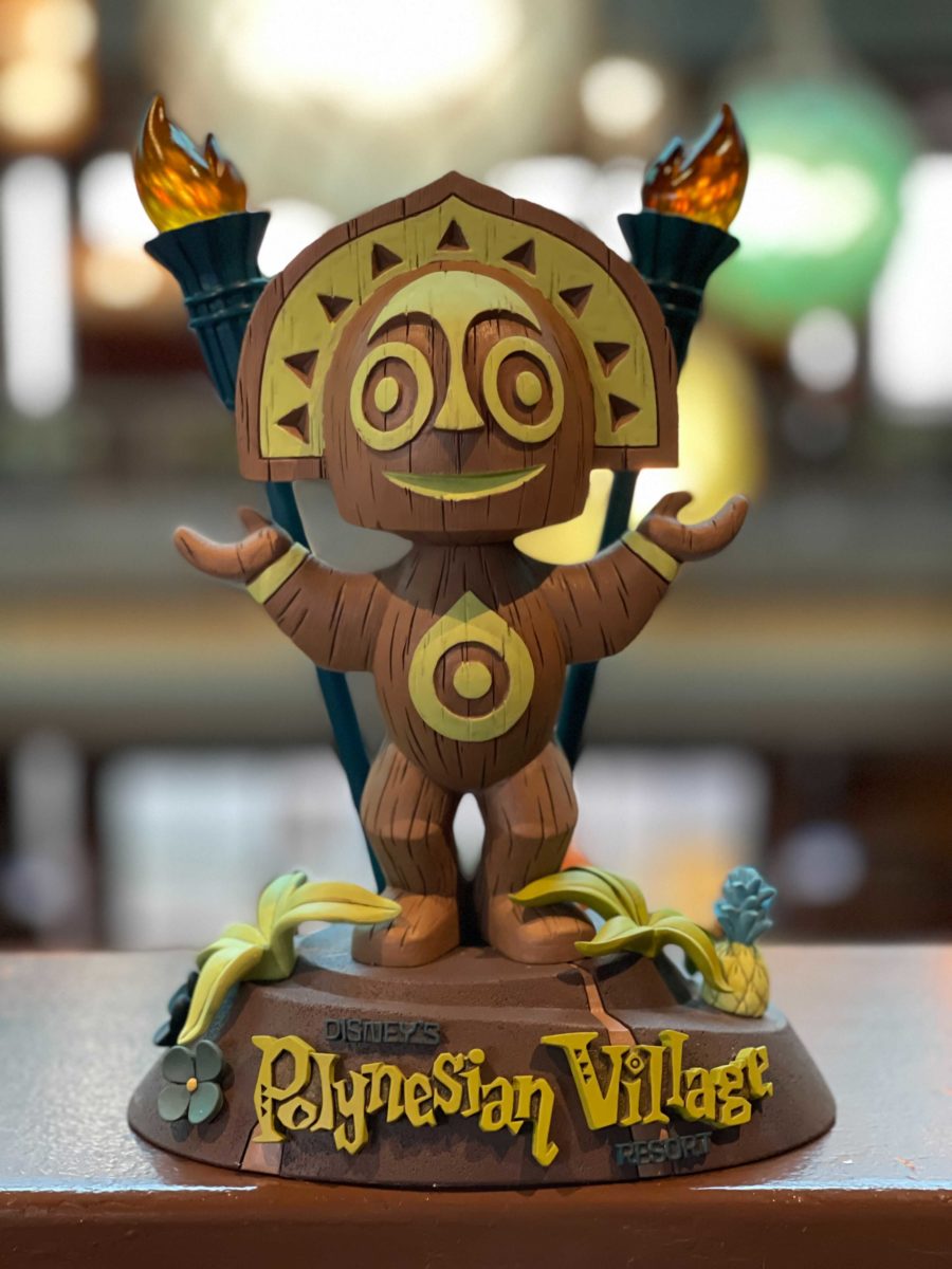 disneys-polynesian-village-resort-tiki-orange-bird-statue-front-2