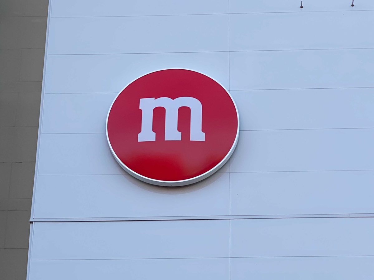 m&ms store red