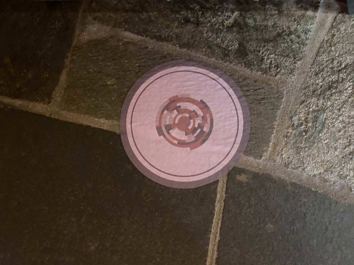 PHOTOS: Black Spire Outpost Market in Star Wars Galaxy's Edge Reopens with Limited Capacity, Themed Physical Distancing Markers at Disneyland 7 disneyland-galaxys-edge-market-physical-distancing-14-2460160