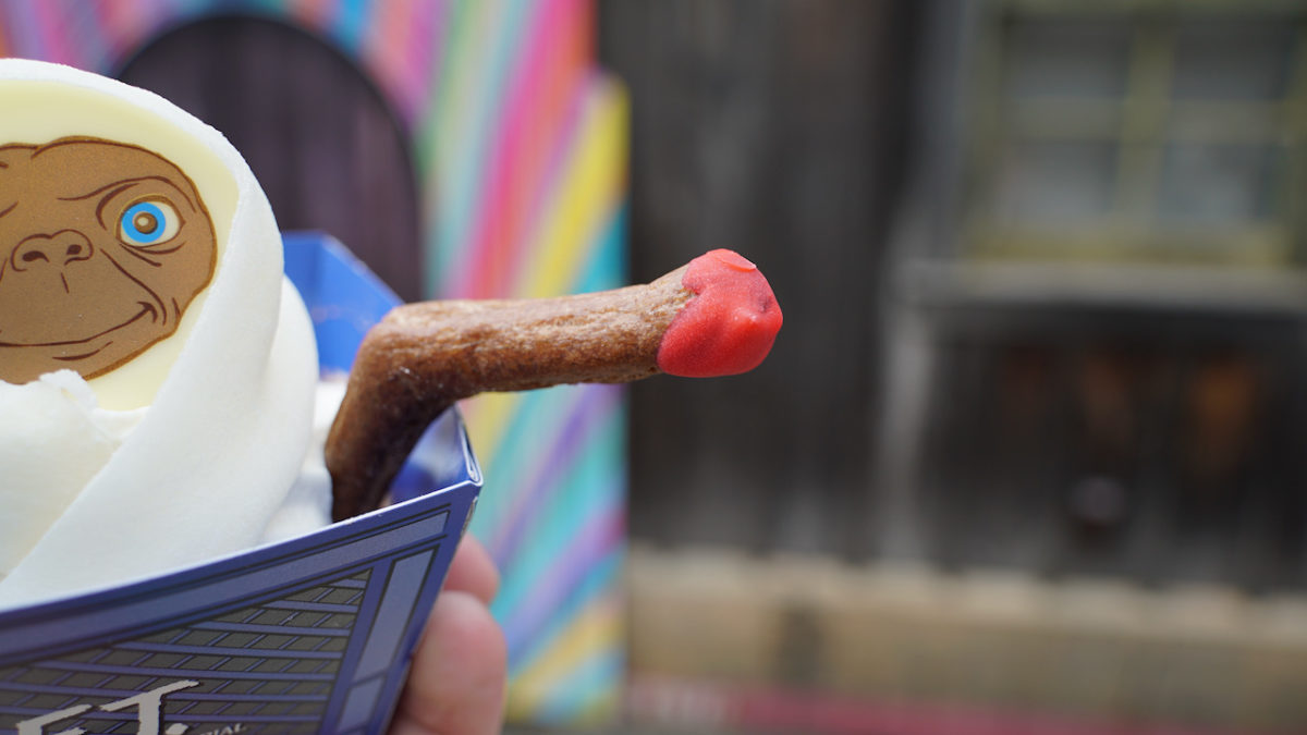 REVIEW: E.T. "I'll Be Right Here" Chocolate Crunch Sundae Has Us Flying High at Universal Studios Japan 4 usj_etsundae_2