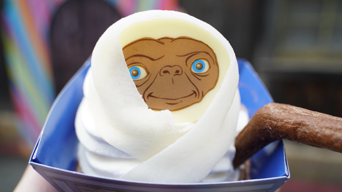 REVIEW: E.T. "I'll Be Right Here" Chocolate Crunch Sundae Has Us Flying High at Universal Studios Japan 5 usj_etsundae_3