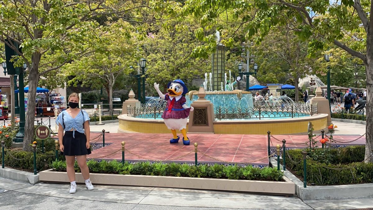 daisy-duck-carthay-circle-meet-and-greet-1