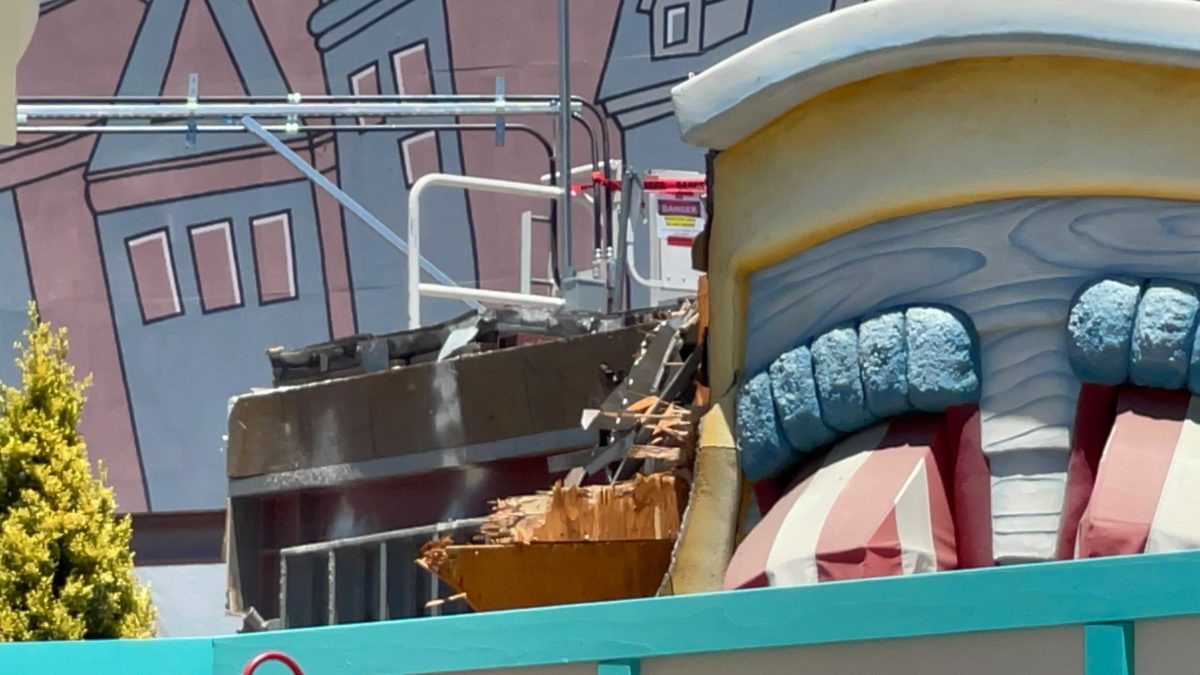 PHOTOS, VIDEO: Toontown Five & Dime and Gag Factory Façades Demolished as Mickey & Minnie's Runaway Railway Construction Continues at Disneyland 9 disneyland-toontown-construction-for-runaway-railway-9-2485011