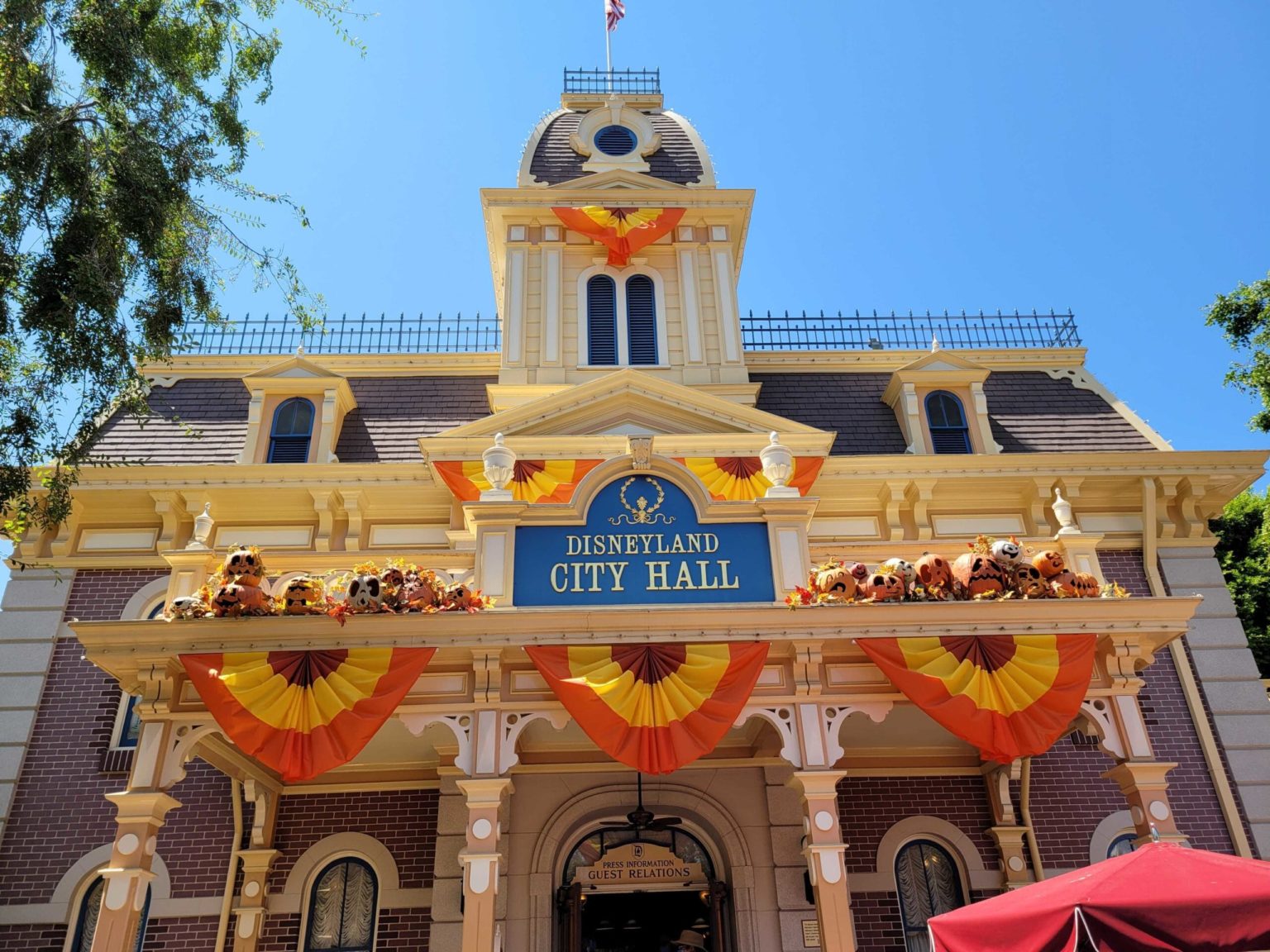 PHOTOS Autumn Bunting and Pumpkins Decorate Main Street, U.S.A., at