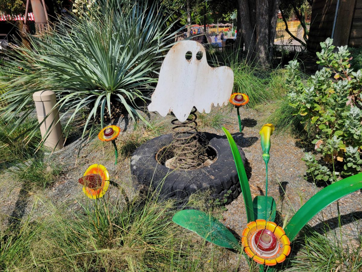 PHOTOS: More Haul-O-Ween Decorations Adorn Cars Land in Disney California Adventure 15 cars-land-halloween-100909