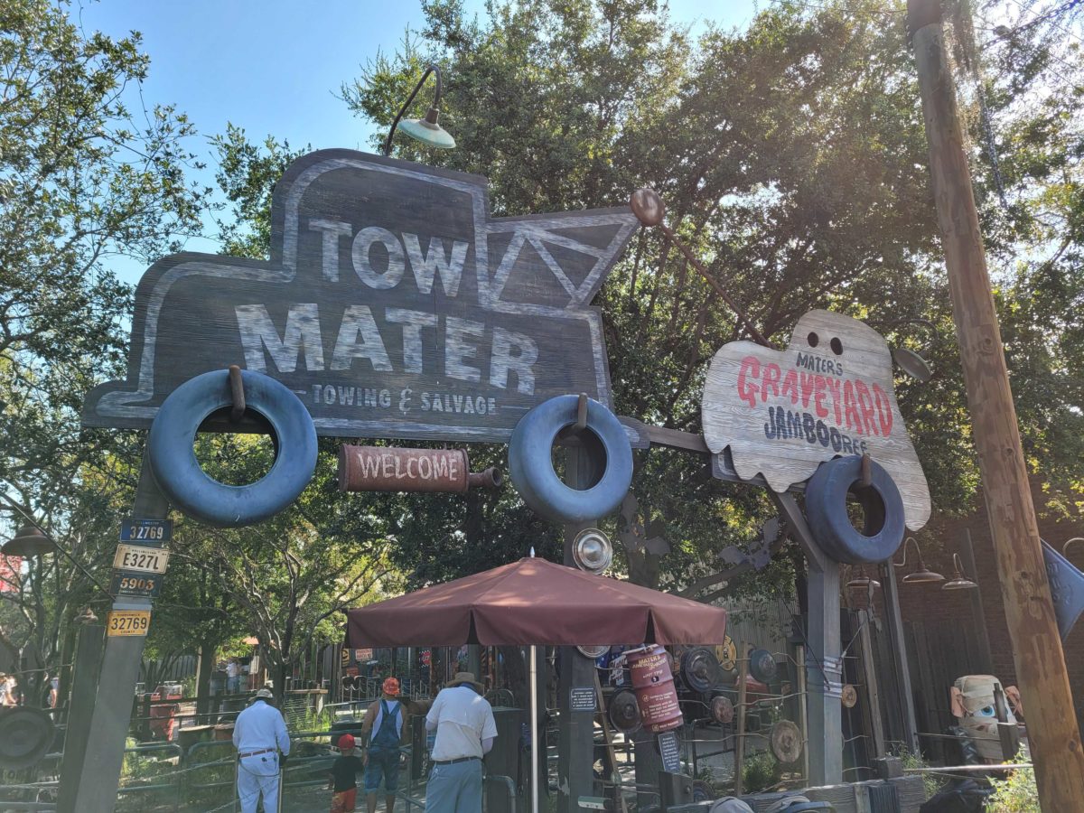 PHOTOS: More Haul-O-Ween Decorations Adorn Cars Land in Disney California Adventure 8 cars-land-halloween-100931