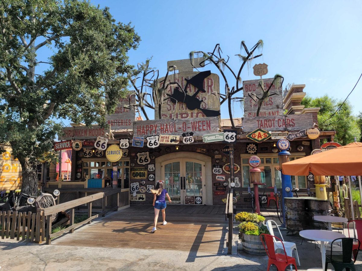 PHOTOS: More Haul-O-Ween Decorations Adorn Cars Land in Disney California Adventure 25 cars-land-halloween-101259