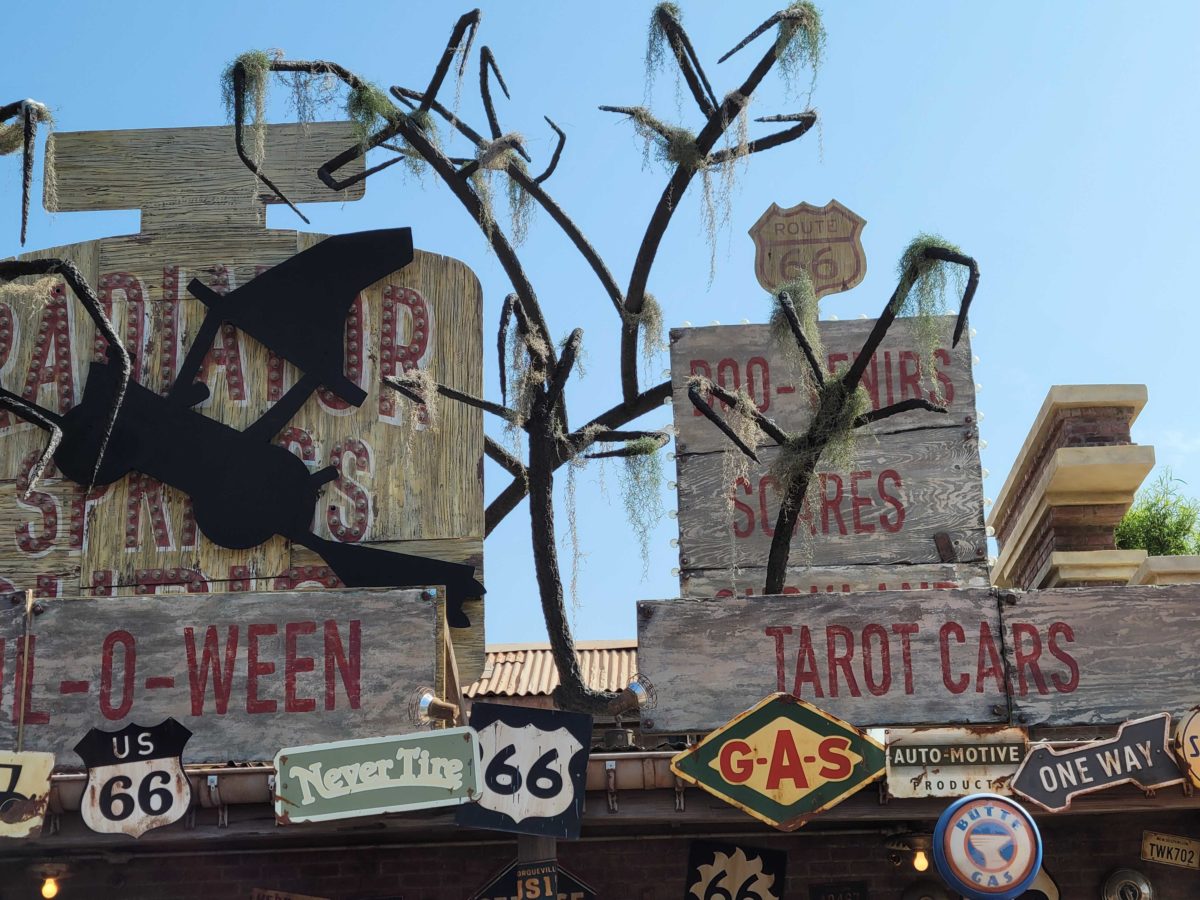 PHOTOS: More Haul-O-Ween Decorations Adorn Cars Land in Disney California Adventure 26 cars-land-halloween-101306