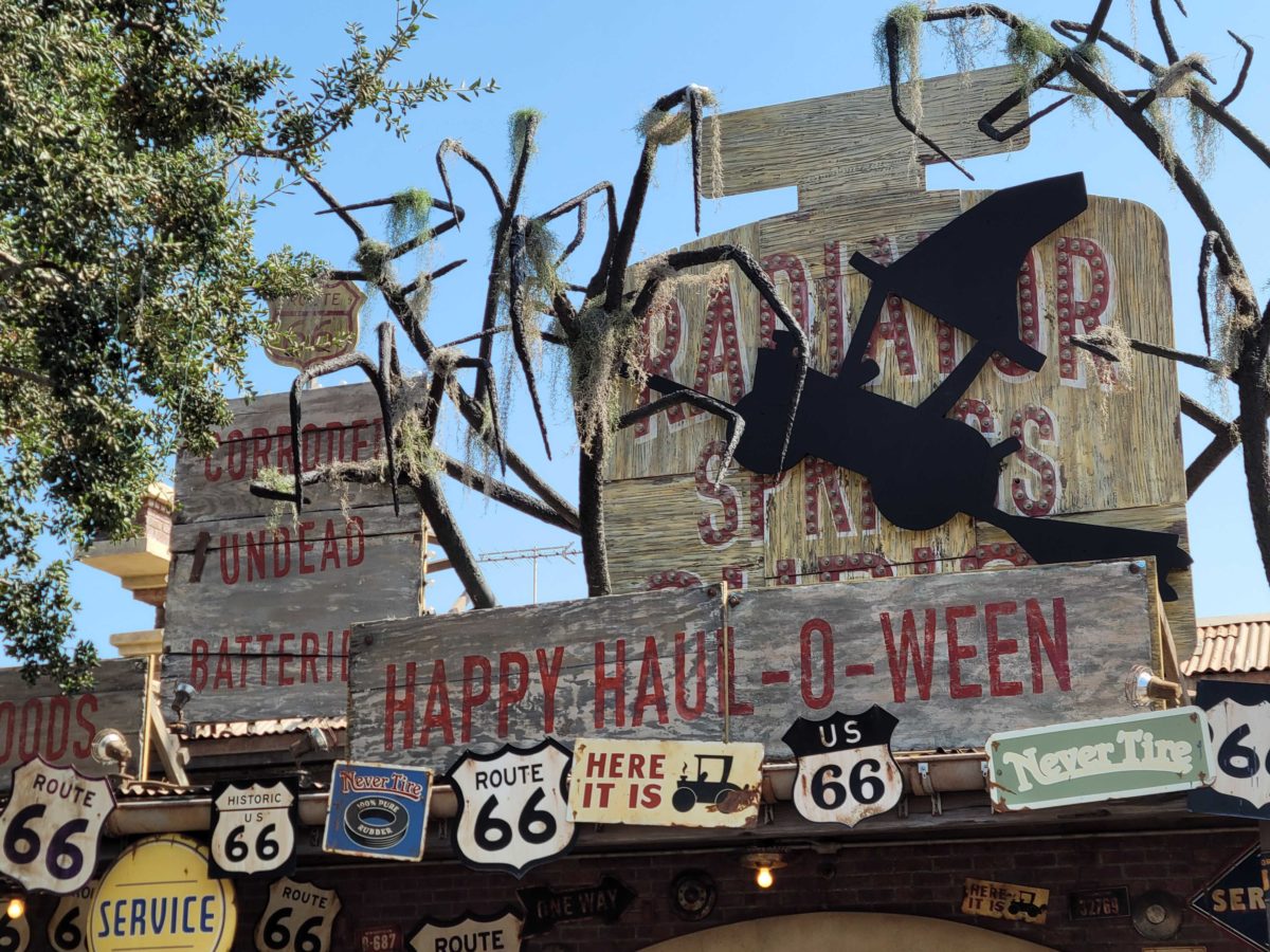 PHOTOS: More Haul-O-Ween Decorations Adorn Cars Land in Disney California Adventure 27 cars-land-halloween-101309