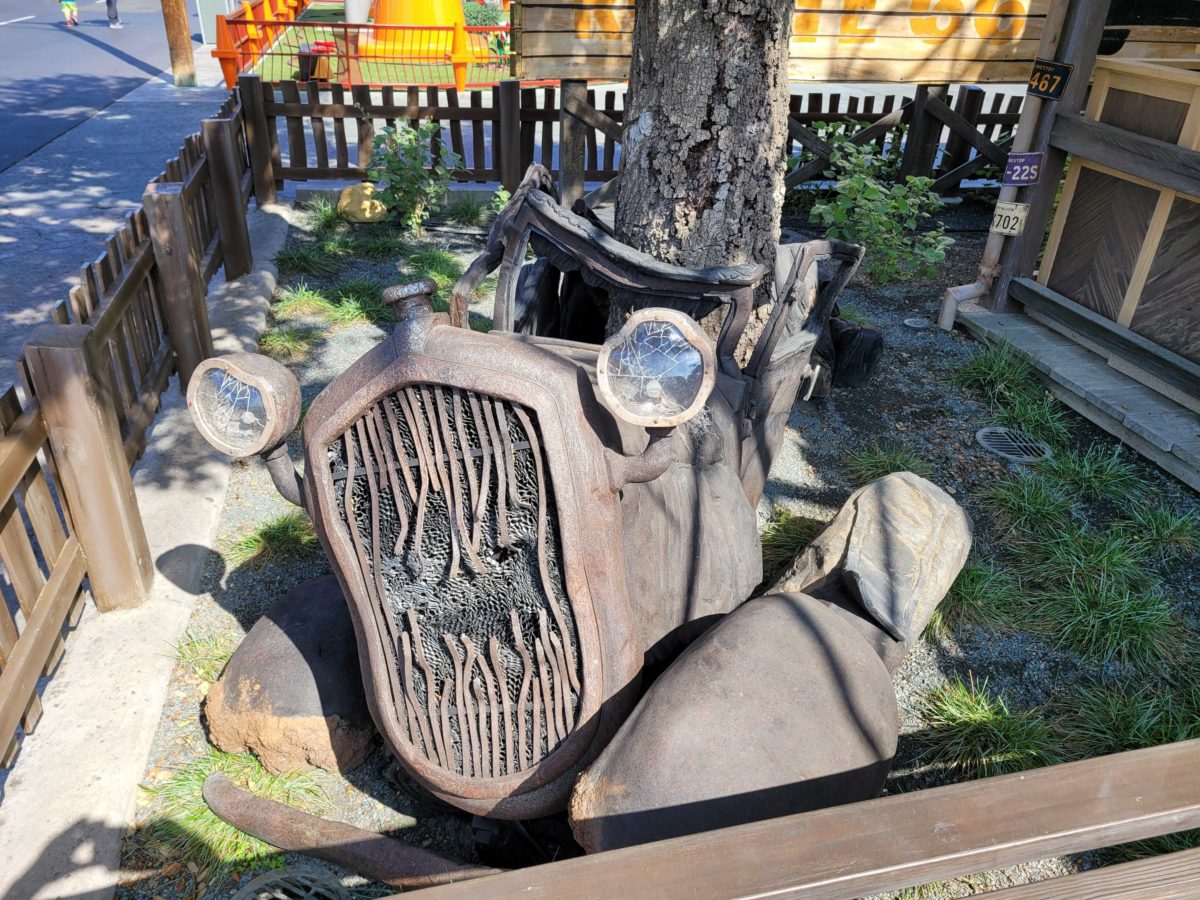 PHOTOS: More Haul-O-Ween Decorations Adorn Cars Land in Disney California Adventure 29 cars-land-halloween-101330