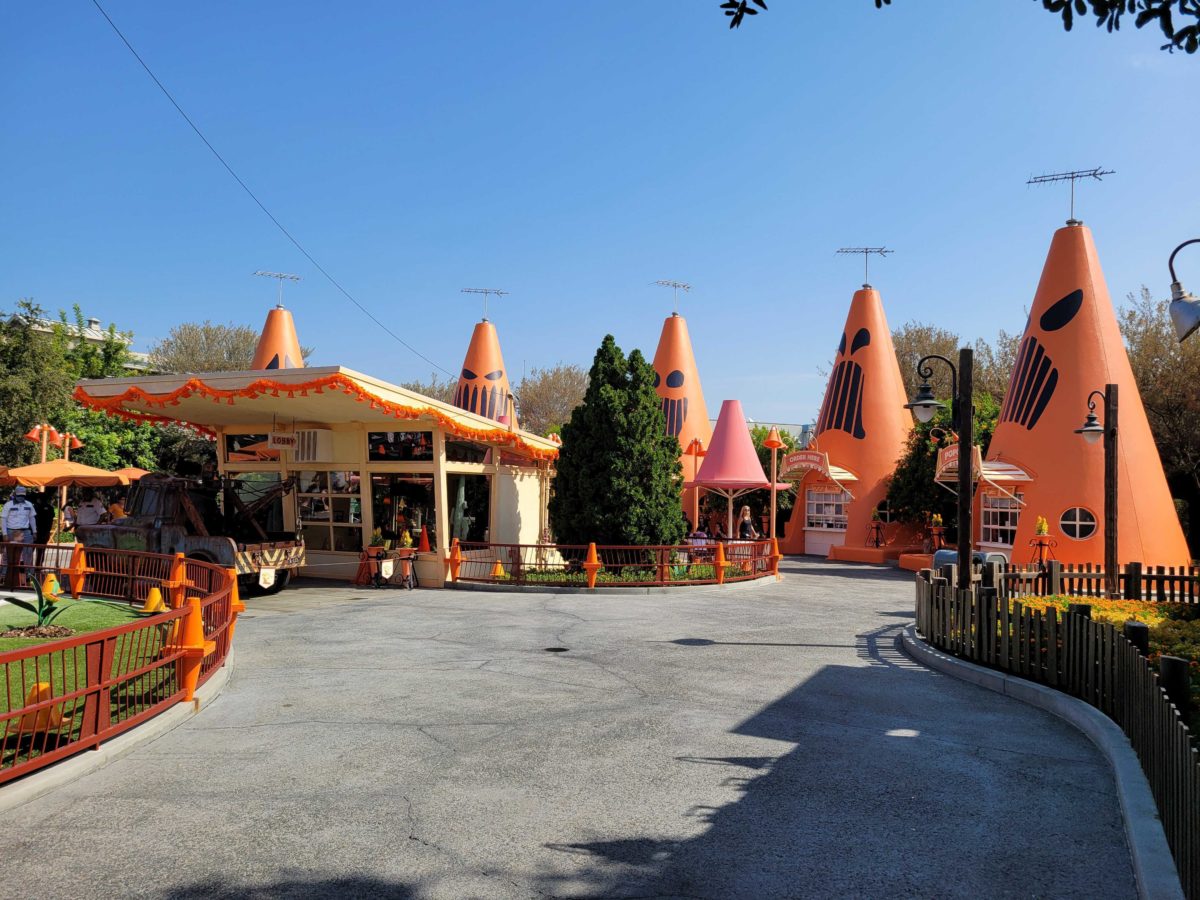 PHOTOS: More Haul-O-Ween Decorations Adorn Cars Land in Disney California Adventure 47 cars-land-halloween-101907
