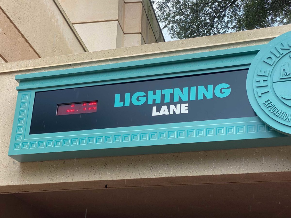 dak-dinosaur-lightning-lane-1-9486134