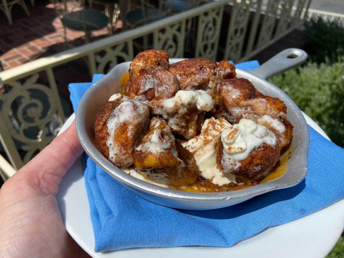 REVIEW: NEW Pumpkin Spice Monkey Bread and Chicken & Brisket Grilled Cheese from River Belle Terrace for Halloween at Disneyland 11 dl-halloween-river-belle-terrace-pumpkin-spice-monkey-bread-17-3622612