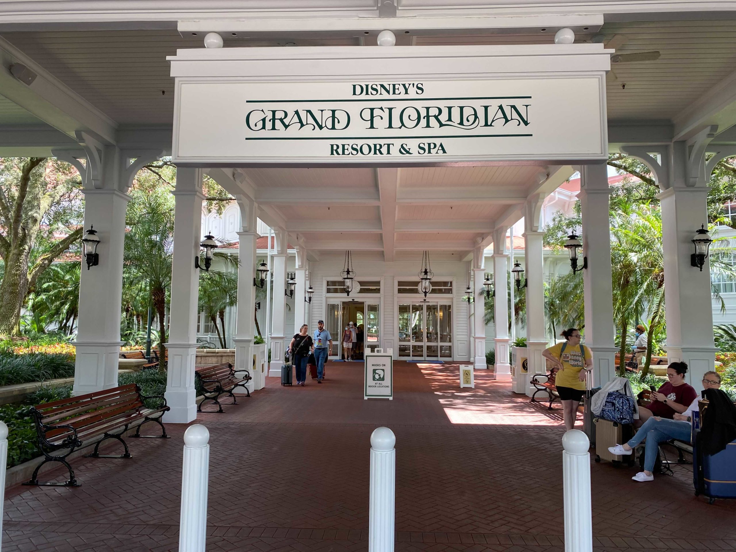 grand-floridian-entrance-sign-5405096