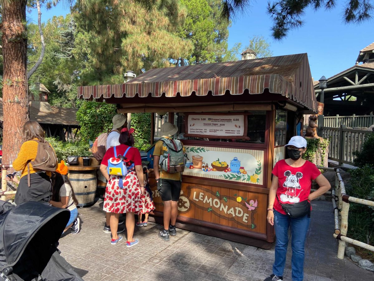 REVIEW: New Chocolate Dusted Churro is Just Too Much at Disneyland 2 hungry-bear-snack-cart-9218680