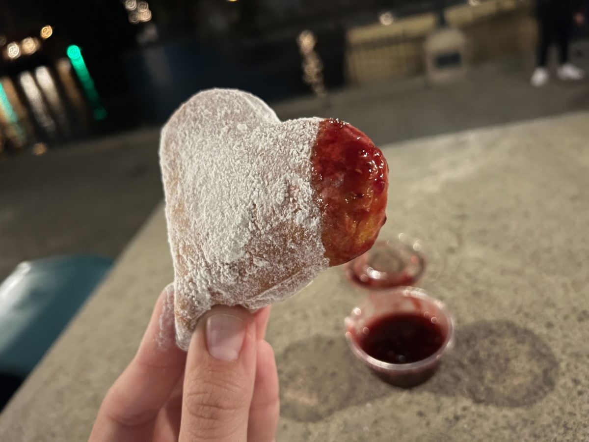 REVIEW: Delicious White Chocolate Beignets With Berry Compote Available at Disneyland After Dark: Sweethearts' Nite 7 white chocolate beignets 2