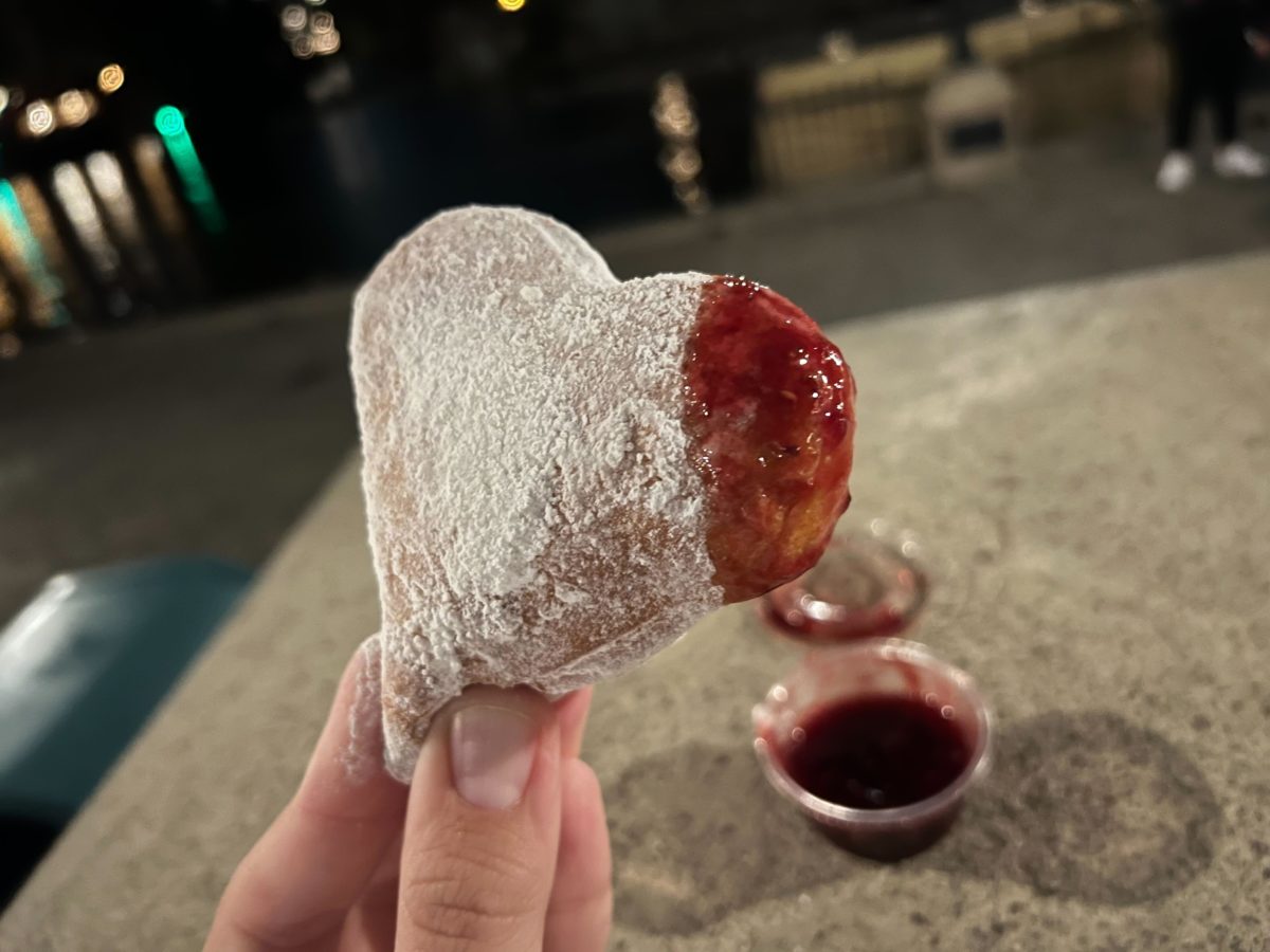 REVIEW: Delicious White Chocolate Beignets With Berry Compote Available at Disneyland After Dark: Sweethearts' Nite 10 white chocolate beignets 5