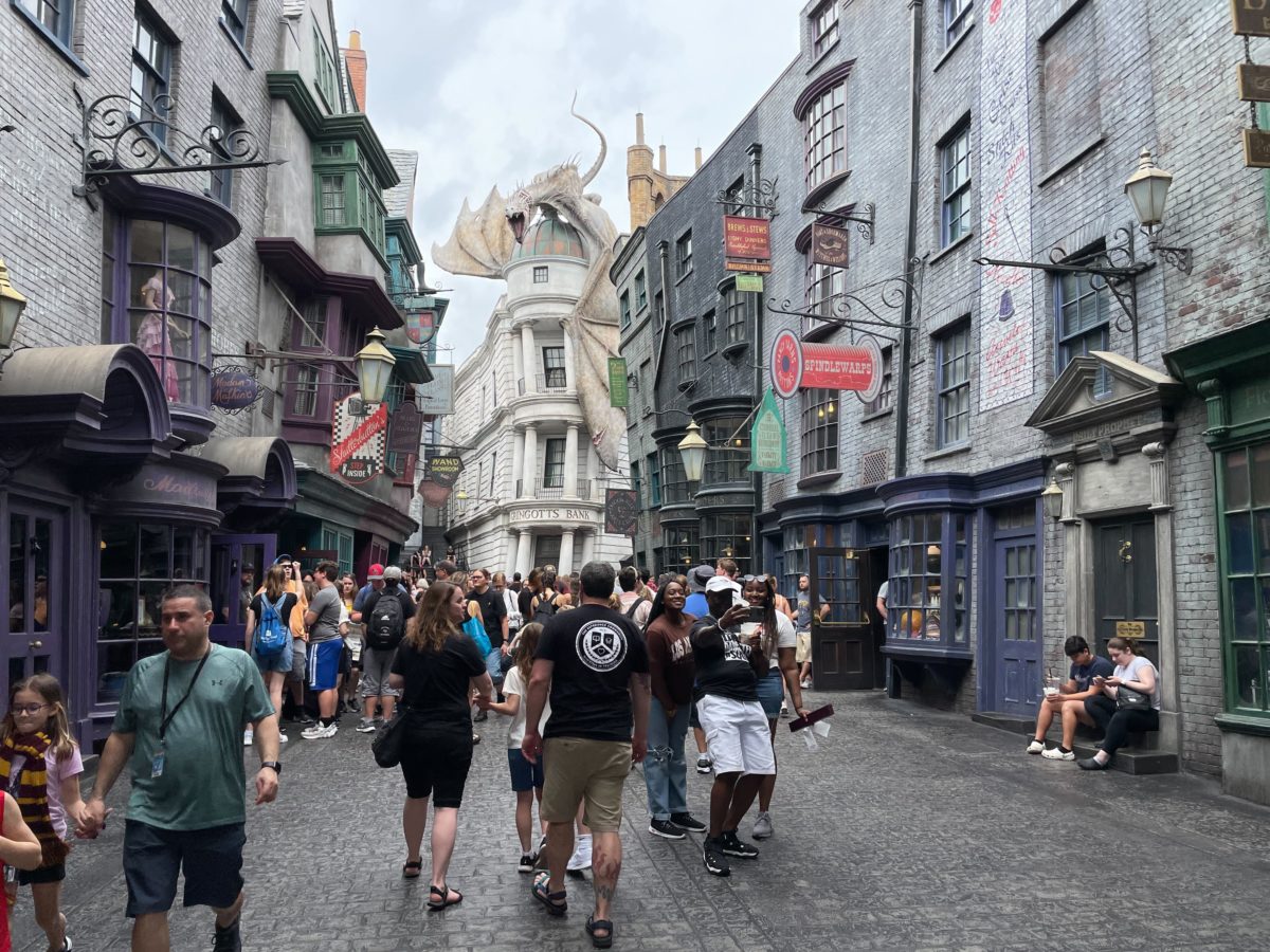 This image has an empty alt attribute; its file name is Universal-Orlando-Photo-Report-3-31-22-18-1200x900.jpg