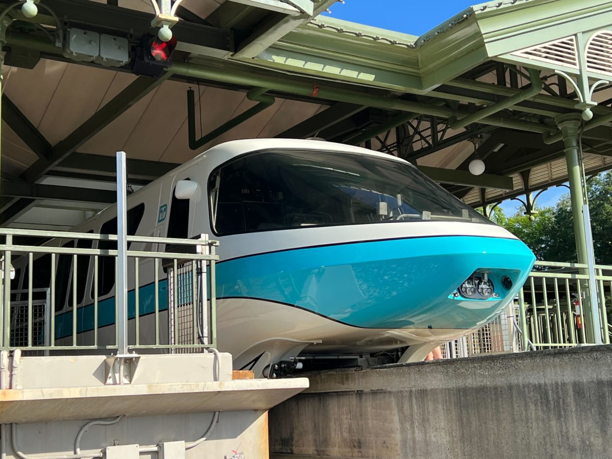 Monorail Teal Returns From Refurbishment At Walt Disney World Disney 