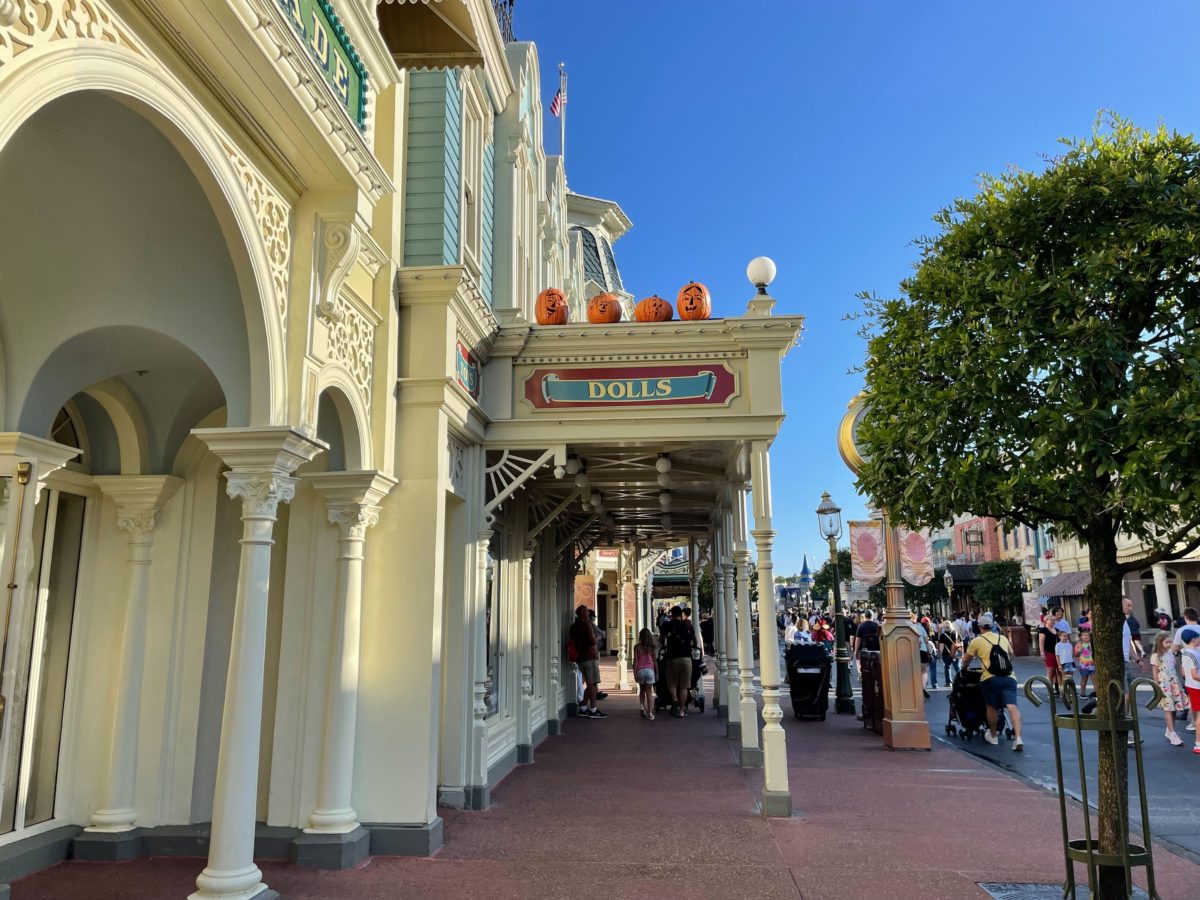 mk main street pumpkins 19