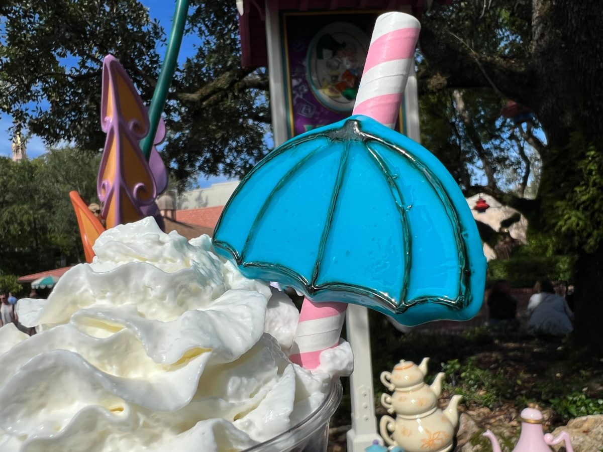 REVIEW: 50th Anniversary 'Twinkle Twinkle Little Bat' Slush Arrives at Magic Kingdom 5 Cheshire cat Café Twinkle Twinkle Little Bat Drink