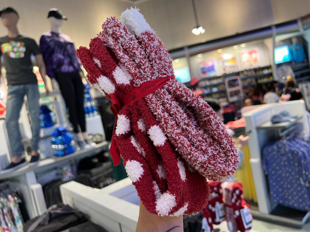 PHOTO REPORT: Magic Kingdom 11/16/22 (Golden Tapstiles, POP! Century Holiday Decor, Space Mountain, & More) 14 Magic Kingdom Photo Report 111622 10