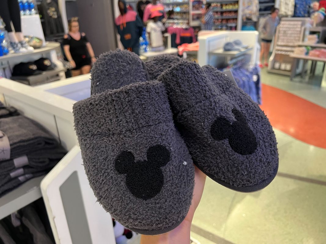 PHOTO REPORT: Magic Kingdom 11/16/22 (Golden Tapstiles, POP! Century Holiday Decor, Space Mountain, & More) 17 Magic Kingdom Photo Report 111622 15