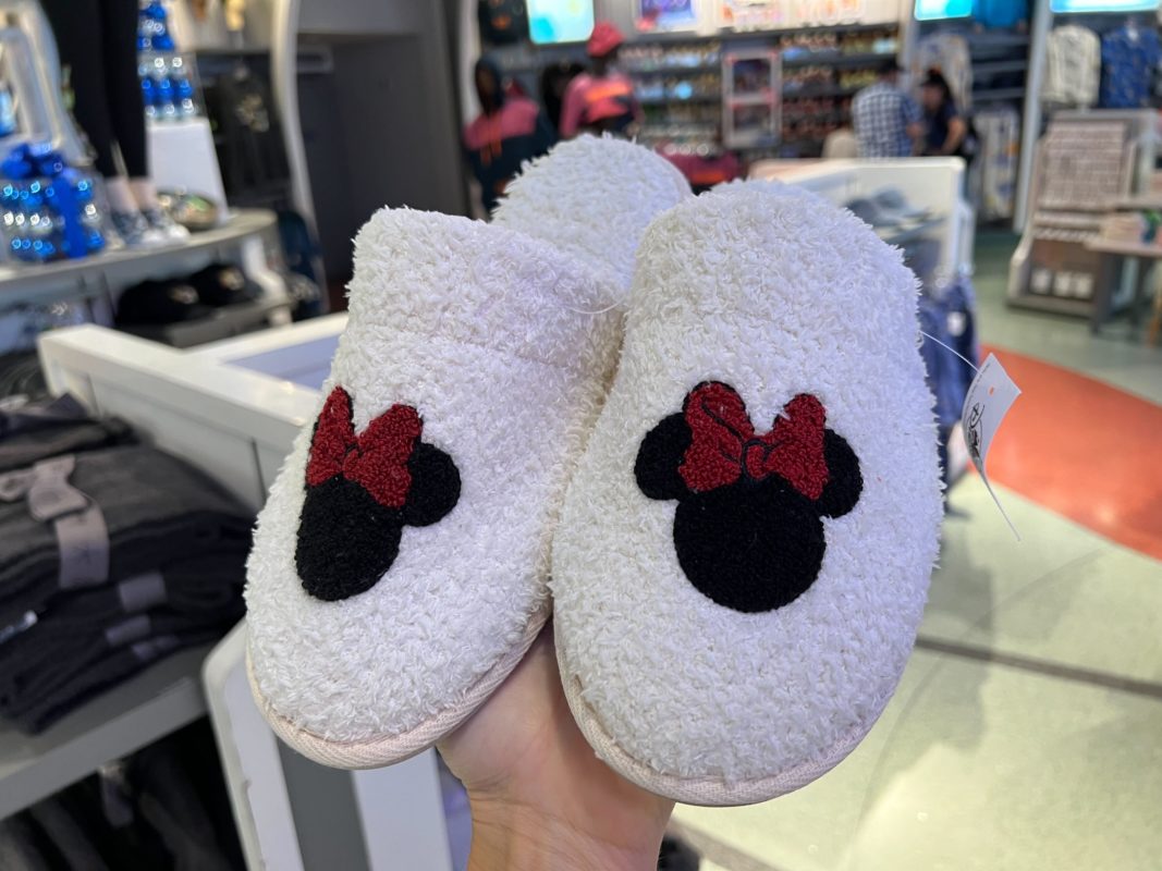 PHOTO REPORT: Magic Kingdom 11/16/22 (Golden Tapstiles, POP! Century Holiday Decor, Space Mountain, & More) 16 Magic Kingdom Photo Report 111622 16