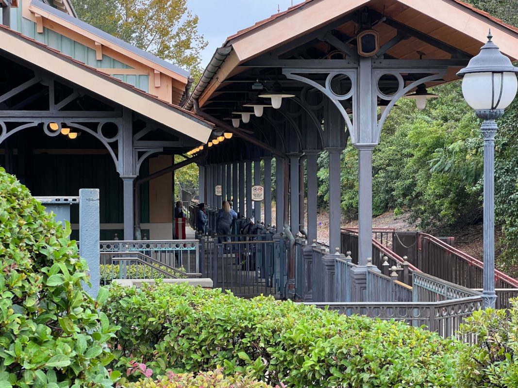 PHOTO REPORT: Magic Kingdom 11/16/22 (Golden Tapstiles, POP! Century Holiday Decor, Space Mountain, & More) 18 Magic Kingdom Photo Report 111622 17