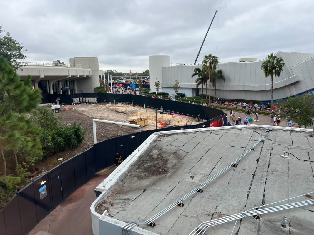 PHOTO REPORT: Magic Kingdom 11/16/22 (Golden Tapstiles, POP! Century Holiday Decor, Space Mountain, & More) 22 Magic Kingdom Photo Report 111622 20