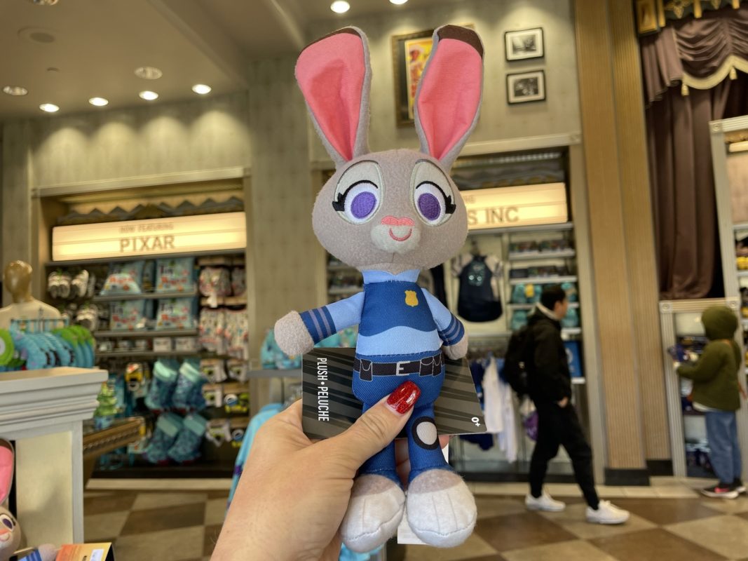 PHOTO REPORT: Disney's Hollywood Studios 12/27/22 (Count Dooku's Jedi Lightsaber Now Available, Santa Goofy Takes Over for Santa Claus, 'The Muppet Christmas Carol' 30th Anniversary Pin, & More) 10 2CD7610E 1C81 48E6 982E 36A6E7FAE268