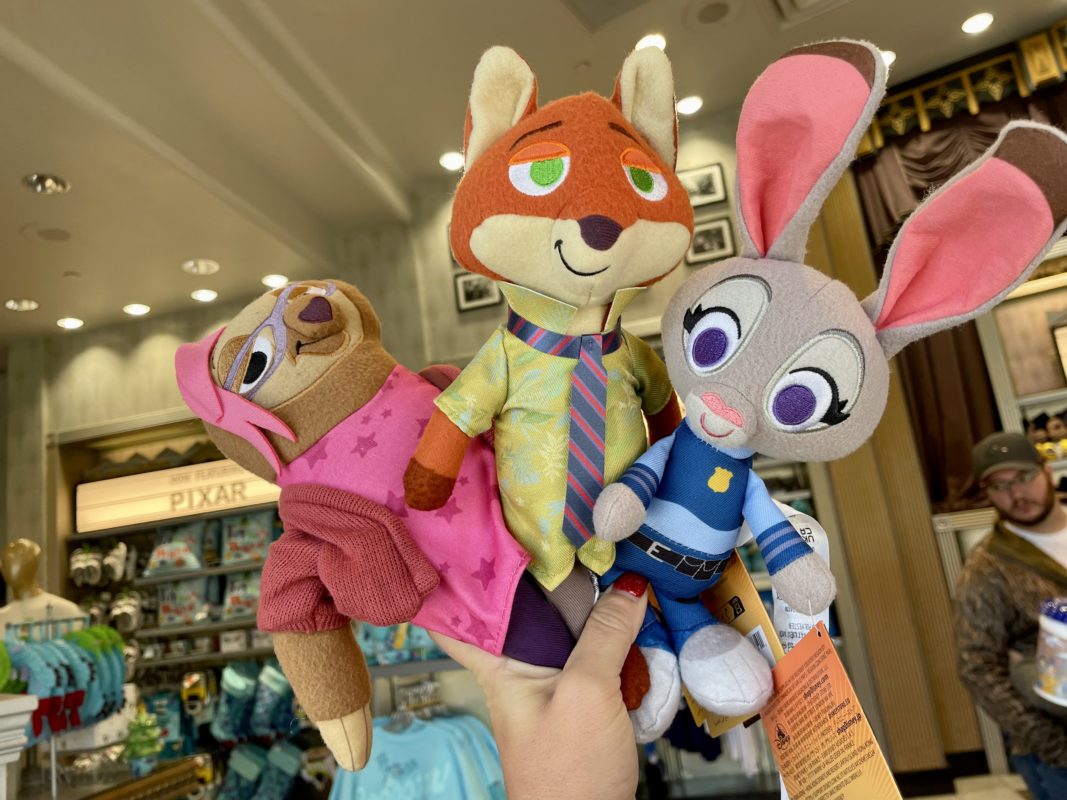 PHOTO REPORT: Disney's Hollywood Studios 12/27/22 (Count Dooku's Jedi Lightsaber Now Available, Santa Goofy Takes Over for Santa Claus, 'The Muppet Christmas Carol' 30th Anniversary Pin, & More) 9 999363DD 5C2B 41E6 9B2B 8139C0F130FA