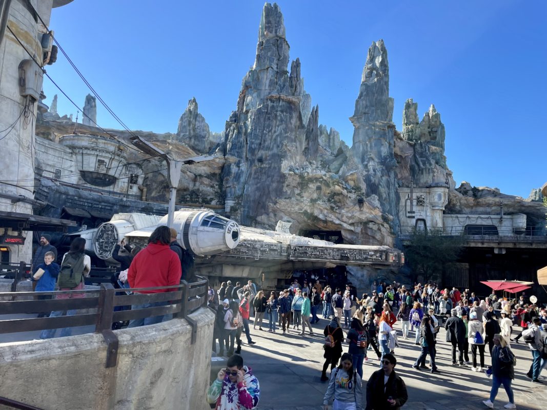 PHOTO REPORT: Disney's Hollywood Studios 12/27/22 (Count Dooku's Jedi Lightsaber Now Available, Santa Goofy Takes Over for Santa Claus, 'The Muppet Christmas Carol' 30th Anniversary Pin, & More) 14 9A1E1D43 E5F5 4AAD A13F 44482F43E3A2