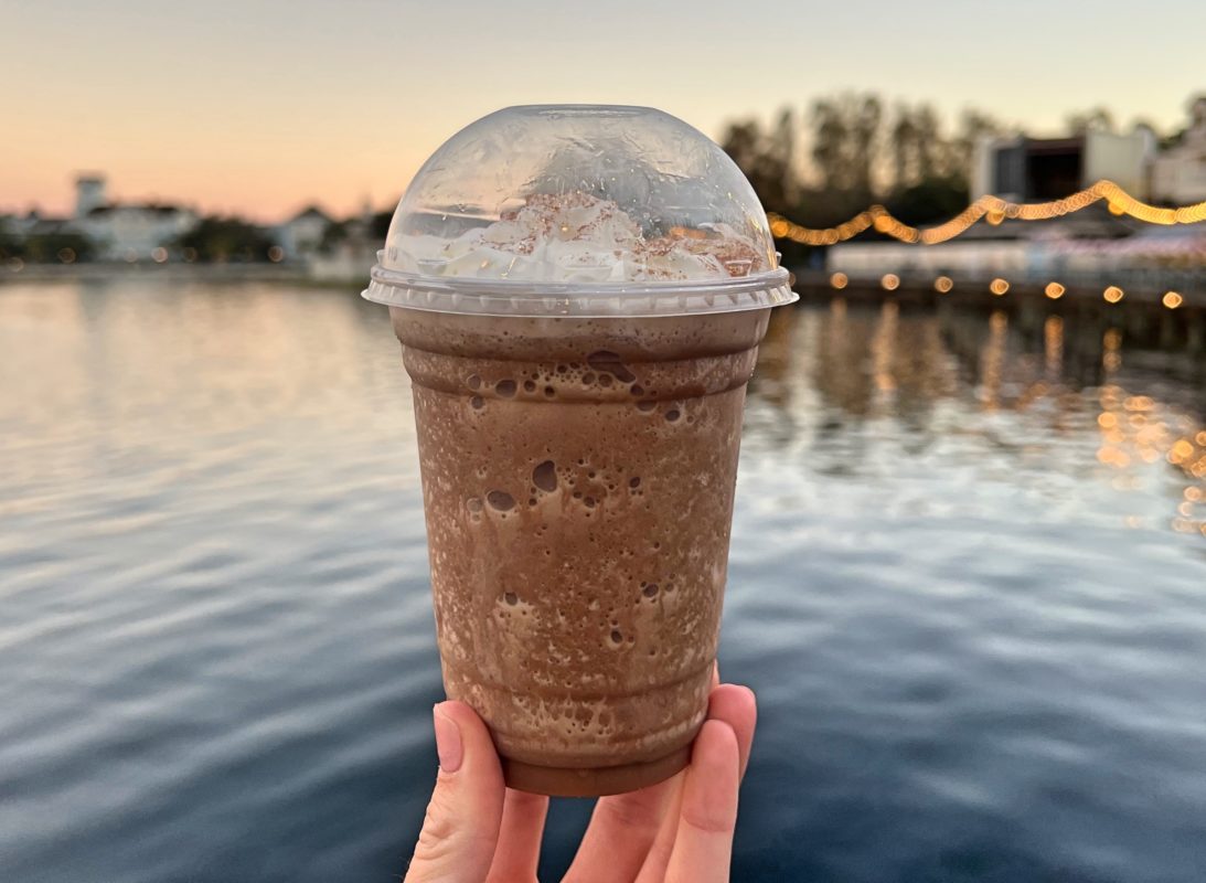 Chamberlain Coffee Launches Ready-To-Drink Lattes At Walmart—And Cinnamon  Bun Is An Instant Classic