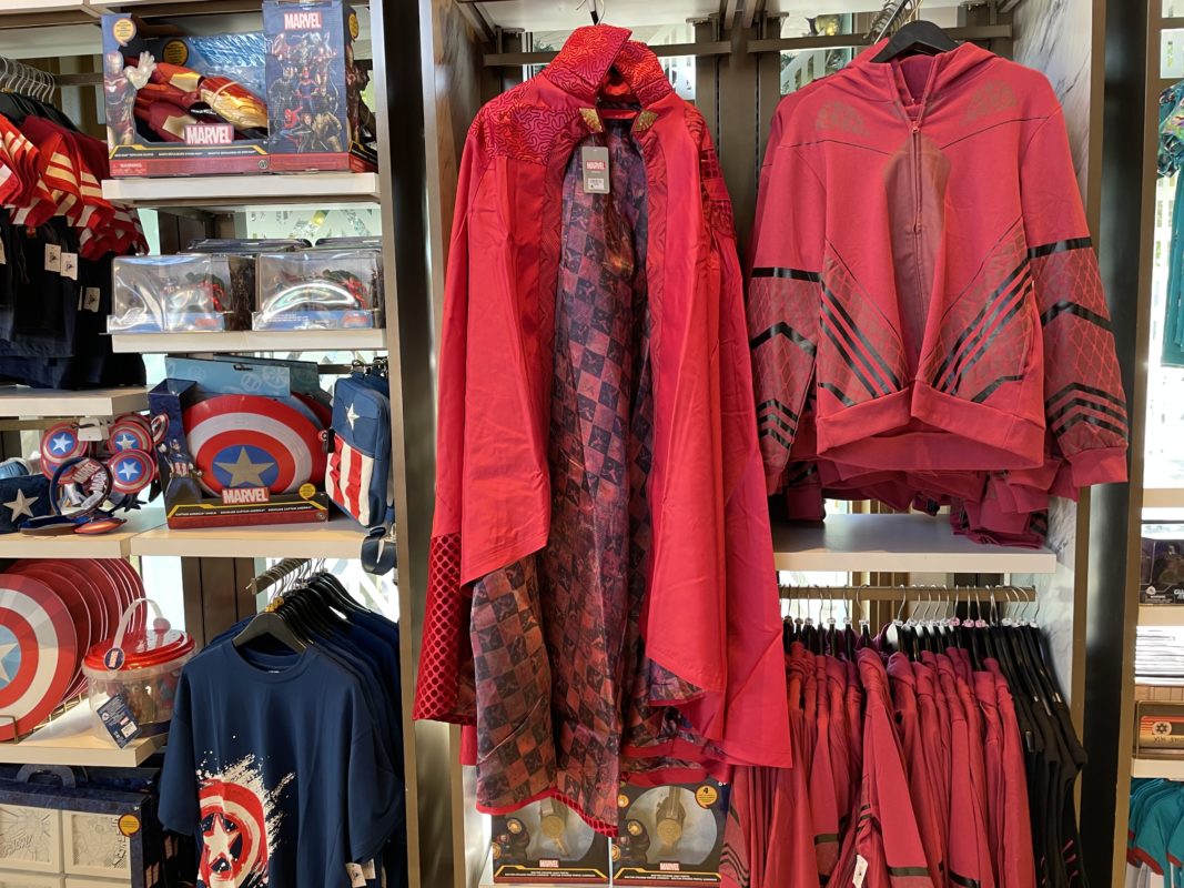 PHOTO REPORT: Disney's Hollywood Studios 12/27/22 (Count Dooku's Jedi Lightsaber Now Available, Santa Goofy Takes Over for Santa Claus, 'The Muppet Christmas Carol' 30th Anniversary Pin, & More) 5 DC76923F F1EA 44D0 B996 6ACC4D01C970