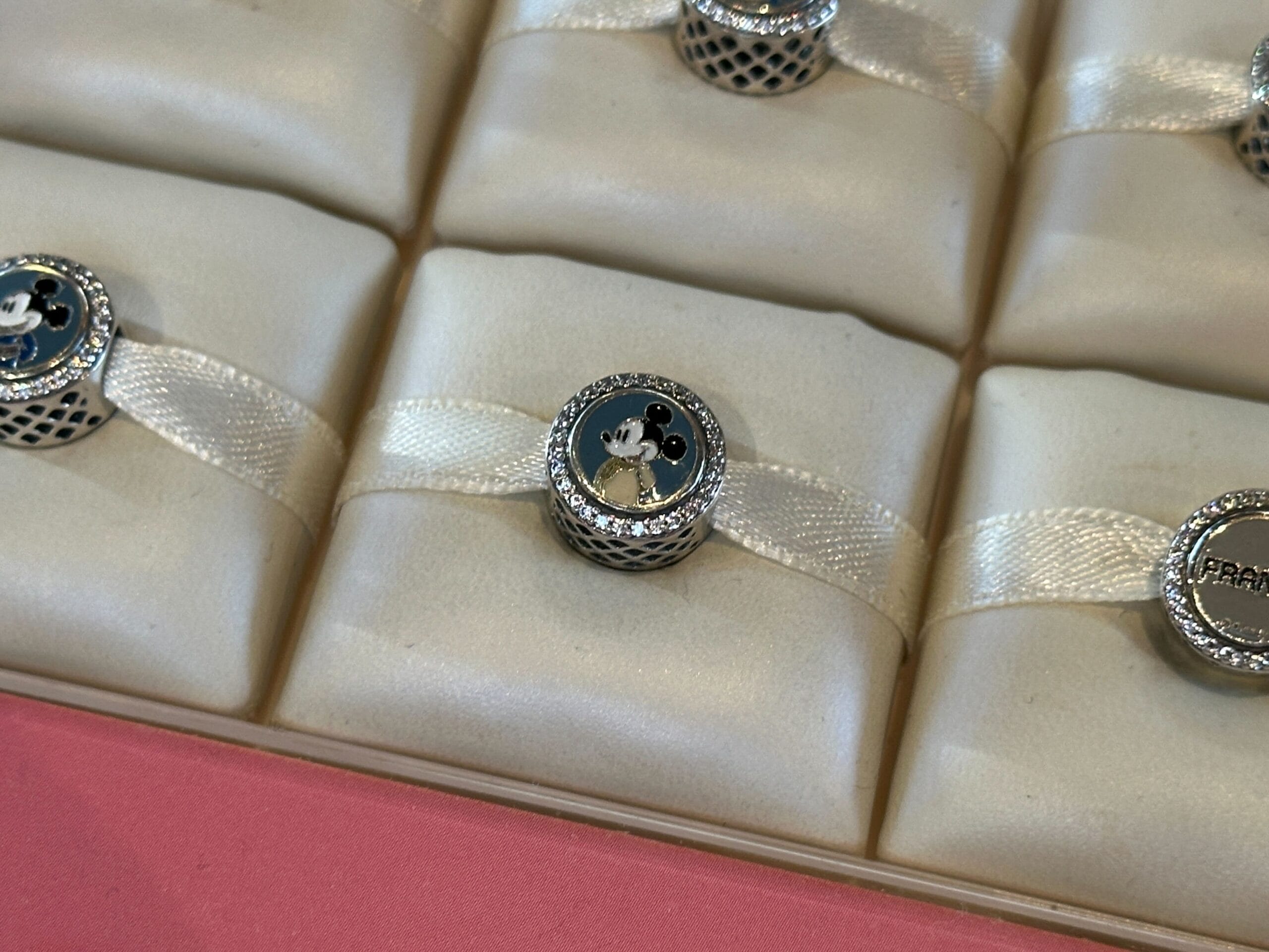 【Pandora】Walt Disney World ワールドショーケース チャーム NEW Mickey World Showcase Pandora Charms Available at EPCOT