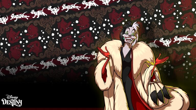 Cruella de Vil se encuentra sonriendo con un abrigo de piel, con un villano se encuentra con el fondo del Gran Hall de Disney Destiny.