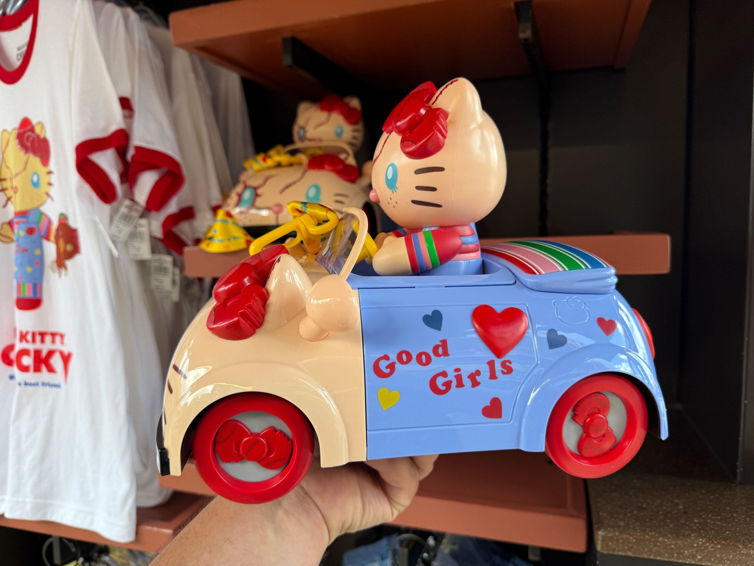 【新品】ユニバーサルスタジオ　ハローキティ✖️チャッキー　ポップコーンケース 甘いのは不吉な出会い。 🎀🔪ユニバーサルオーランドリゾートに